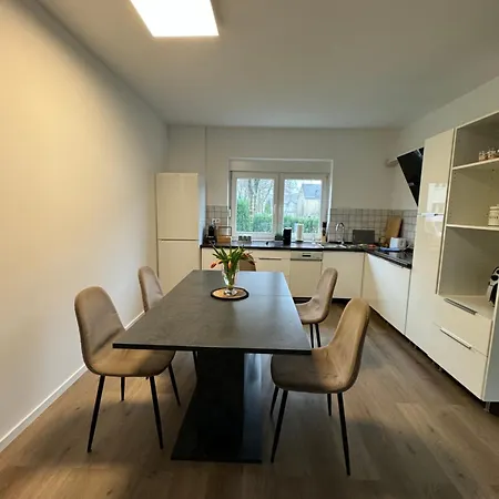Haus Mit Garten - Kingbett - Wifi - Parkplatz Διαμέρισμα