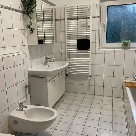 Haus Mit Garten - Kingbett - Wifi - Parkplatz Διαμέρισμα Έσσεν